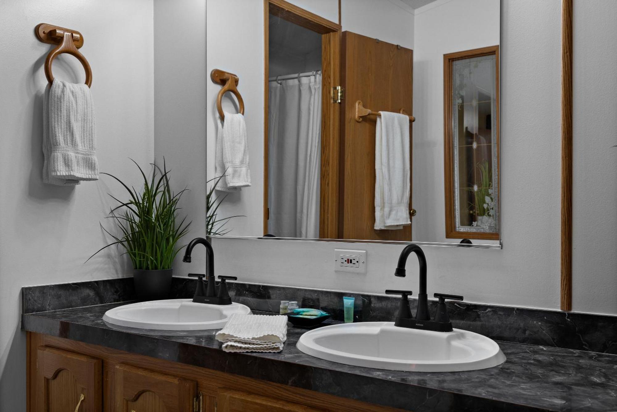 Let'S Go ! Fisherman, Families, Pools One Minute From Your Door, Comfort, Location Perfect, Amenity-Rich, Pup Friendly, Discover An Exceptional Wyoming Stay, Thermopolis River Walk Home At Hot Springs State Park, 'Where Families And Fisherman Stay' المظهر الخارجي الصورة